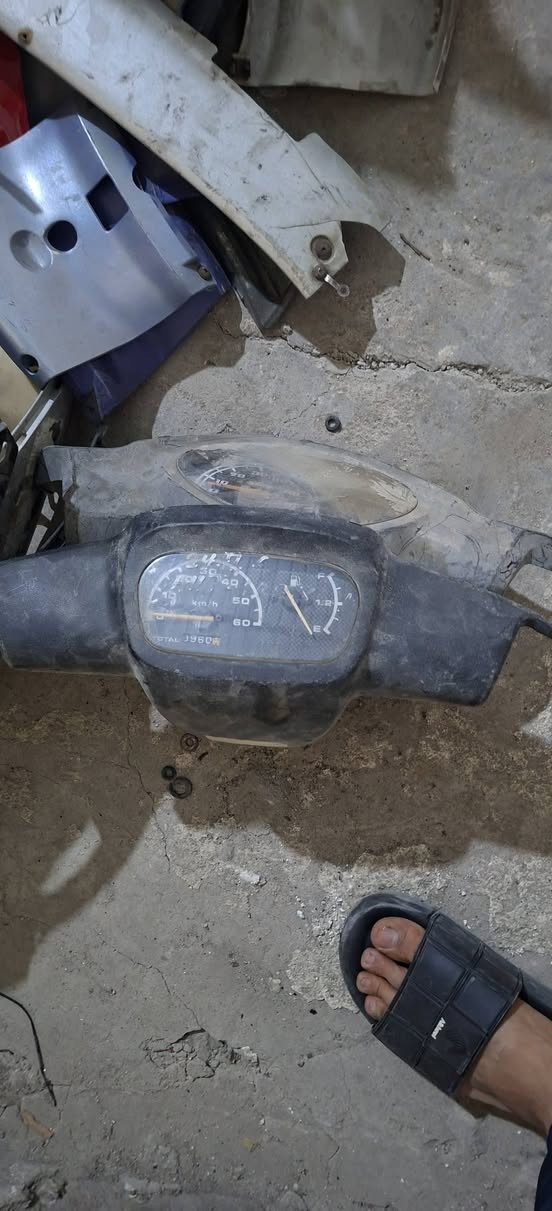 غراض تفصيح للبيع سازوكي فراشه بطه  عبد الحليم عصفوري  العماره حي المعلمين مجاور مجمع الكوري  ***********
