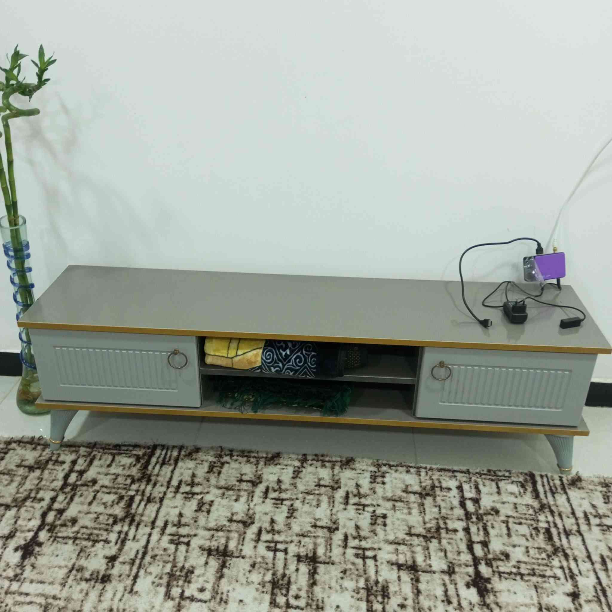 بلازما وميز 275 الف حجم 55
ثلاجة 250
عنوان مجاور جامع الموضفين 
للاستفسار ***********
