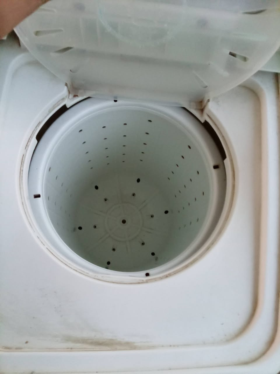 غسالة دنكة للبيع مستخدمه قليل *********** شرط العمل ونظافة

