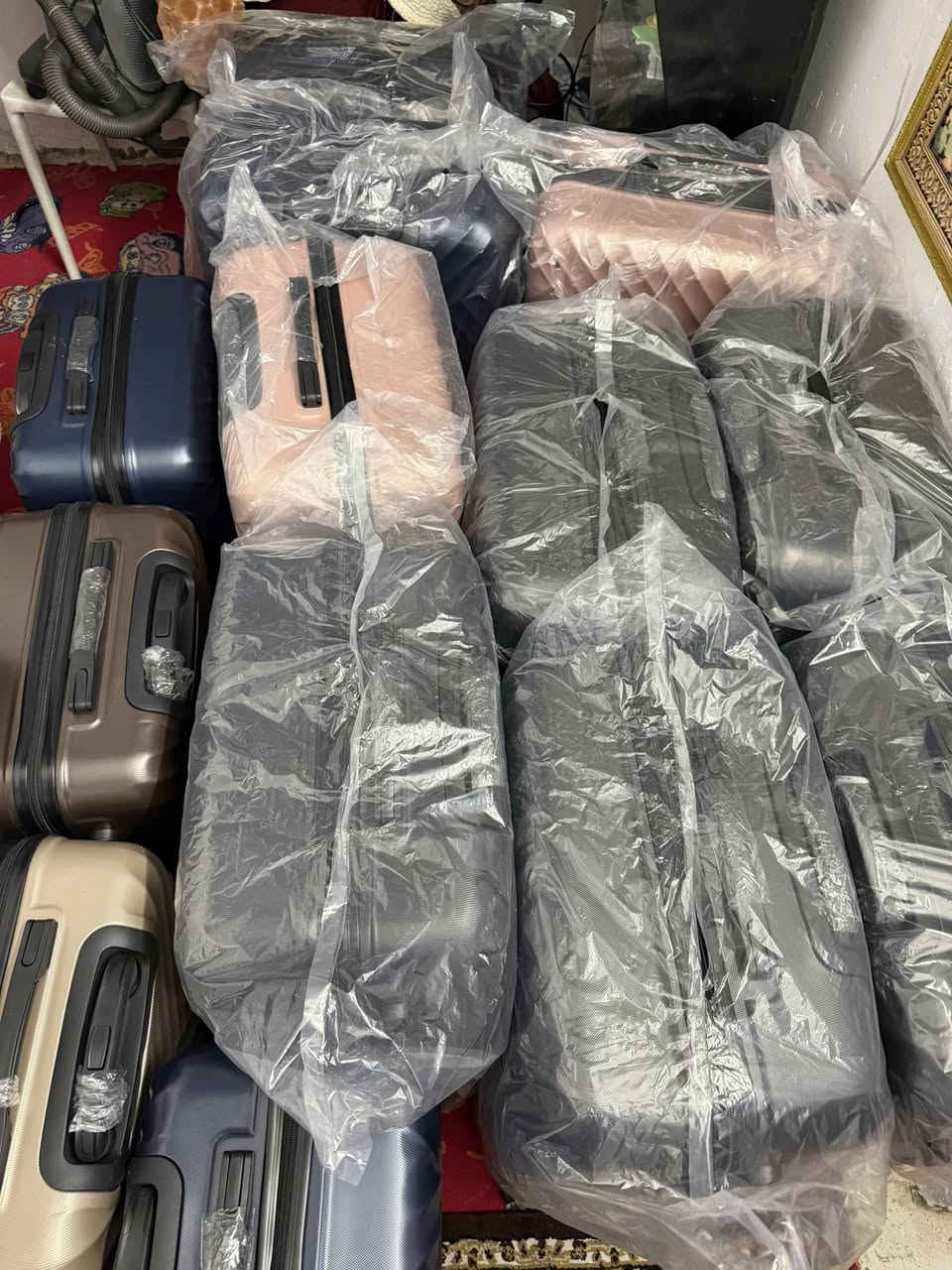 السلام عليكم جنط سفر سيتات 
سعر يحتوي على ٣ جنط سعر السيت ٧٥ الف بس 
موجود توصيل جميع المحافظات ***********
