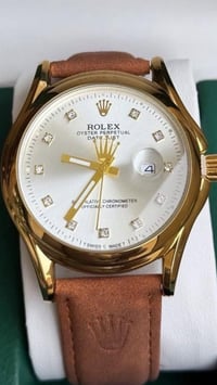 رولكس • ٤٢مم • كوارتز