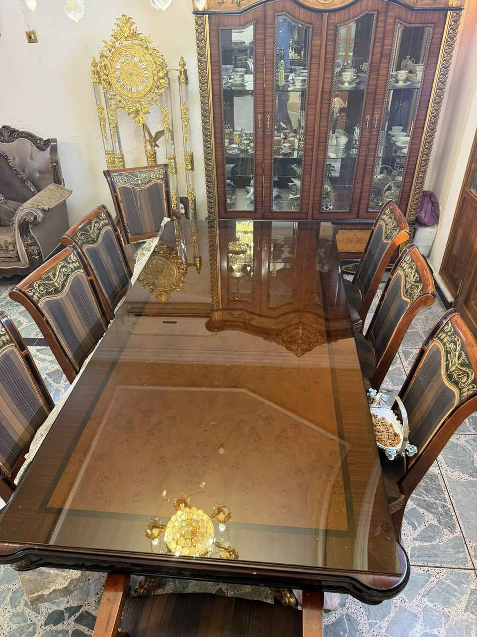 ميز صاج اصلي ماليزي مع كراسي عدد ستة مع ملحق قطعتين ميز جام خانه
السعر مليون دينار قفل🛑
تواصل واتساب او اتصال 
***********
