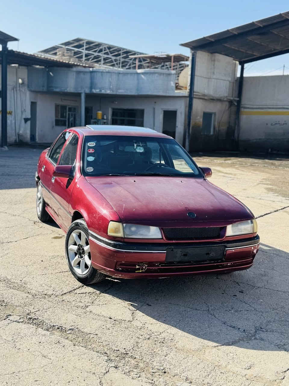 سةرةتا بة ناوى خوا :ئؤپل ڤيكترا / مؤديل:1991 كراوةته 1993 /مةكينة 20 گيرعادى /ئارم پلاستيك سليمانى /ئارم ئةوةليات بةشةرت/ موس و براوه بةشةرت/سةيارةكة عام كراوةتةوه بؤ جوانى / گيرومةكينة بةشةرت / چةمپةكى خةفيفى هةيةدواوه بةبئ ناو گرتن / كارةبايةتى بةشةرت / شوين:كؤيه/بؤ زانيارى زياتر نامة بنيرن يان ژ.م:***********
