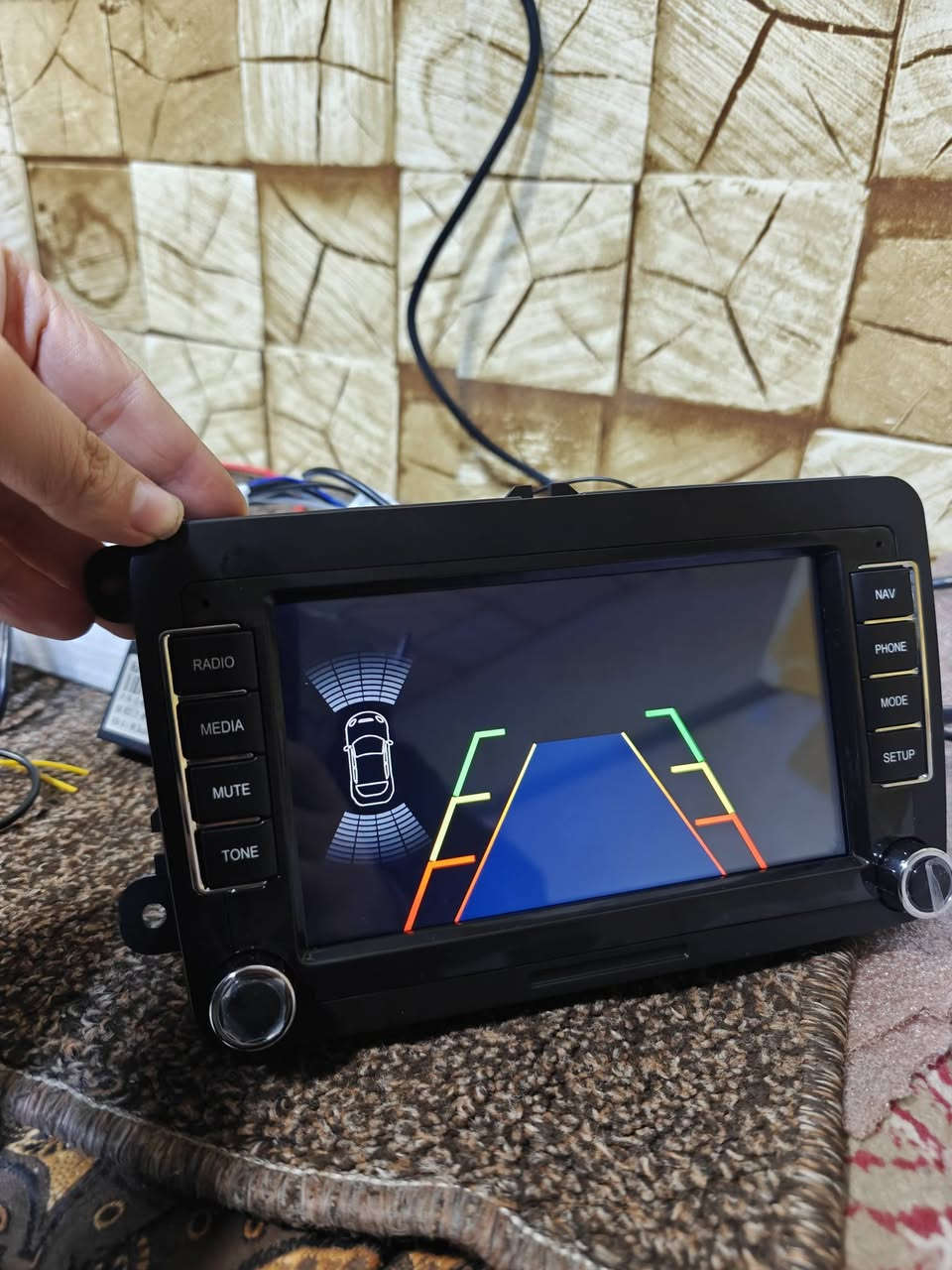 شاشەیەکی ئەوروپی  لۆک
بۆ  ڤۆلکس واگن و سکۆدا و ئەو سەیارانەی قیاسیان 22بە 13 سم ە  ئەبێ
 گۆگڵ و یوتوب و  پلەی ستۆری و ئەندرۆیدی 13ی لەسەرە
کامپوسی لەگەڵە بۆ ئەوەی زانیاری سەیارەکەت بگوازێتەوە ناو شاشەی سەیارەکەت 
نرخی تەنها 65 هەزار نرخی لە ئەوروپا سێرچی بۆ بکه  سەروو وەرەقەیەکە
***********
