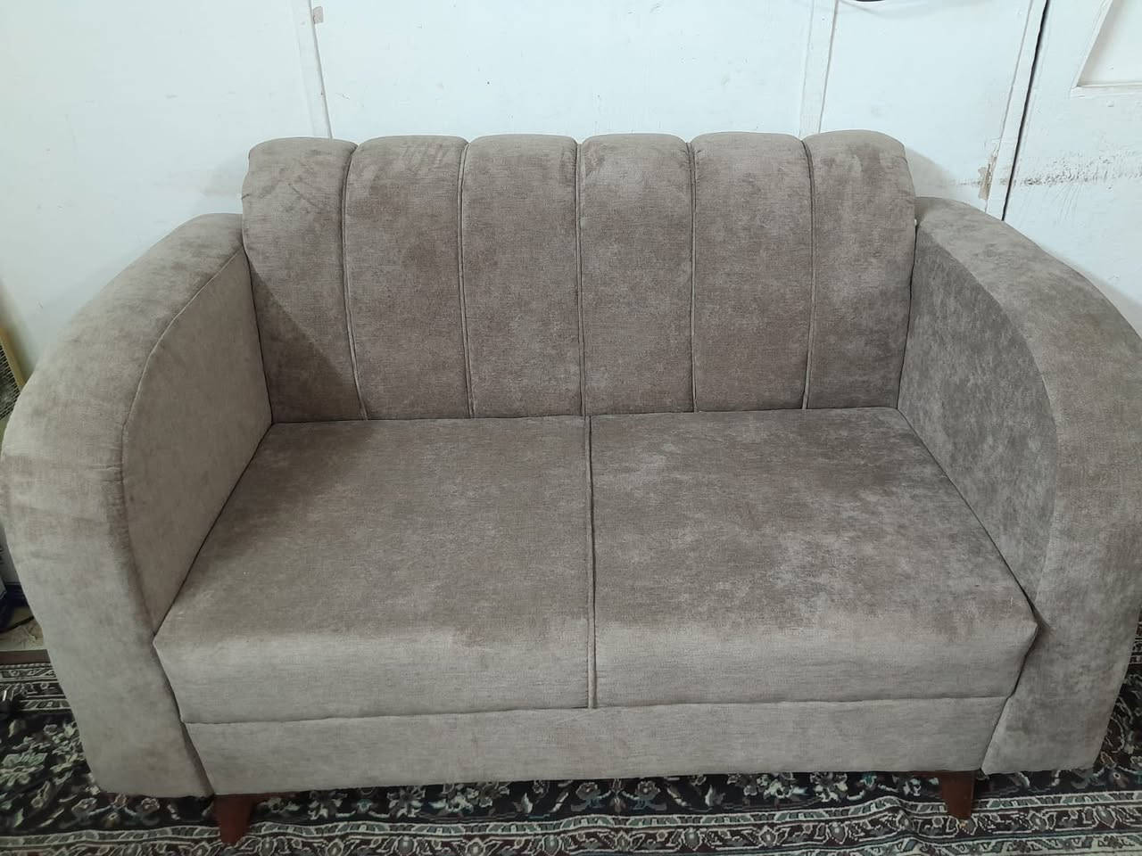 السلام عليكم تخم 10 مقاعد  لبيع جديد مكاني حي العامل السعر 850 وبي مجال ***********
