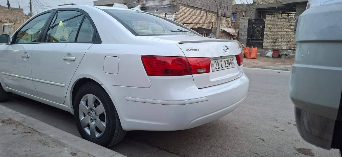 سلام عليكم سوناتا للبيع 2010 وارد أمريكي بيها فقط الجاملغ الخلفي الأيمن بي صبغ فقط الباقي مكفول ماشيه 100 السعر 140 
الرقم ***********
