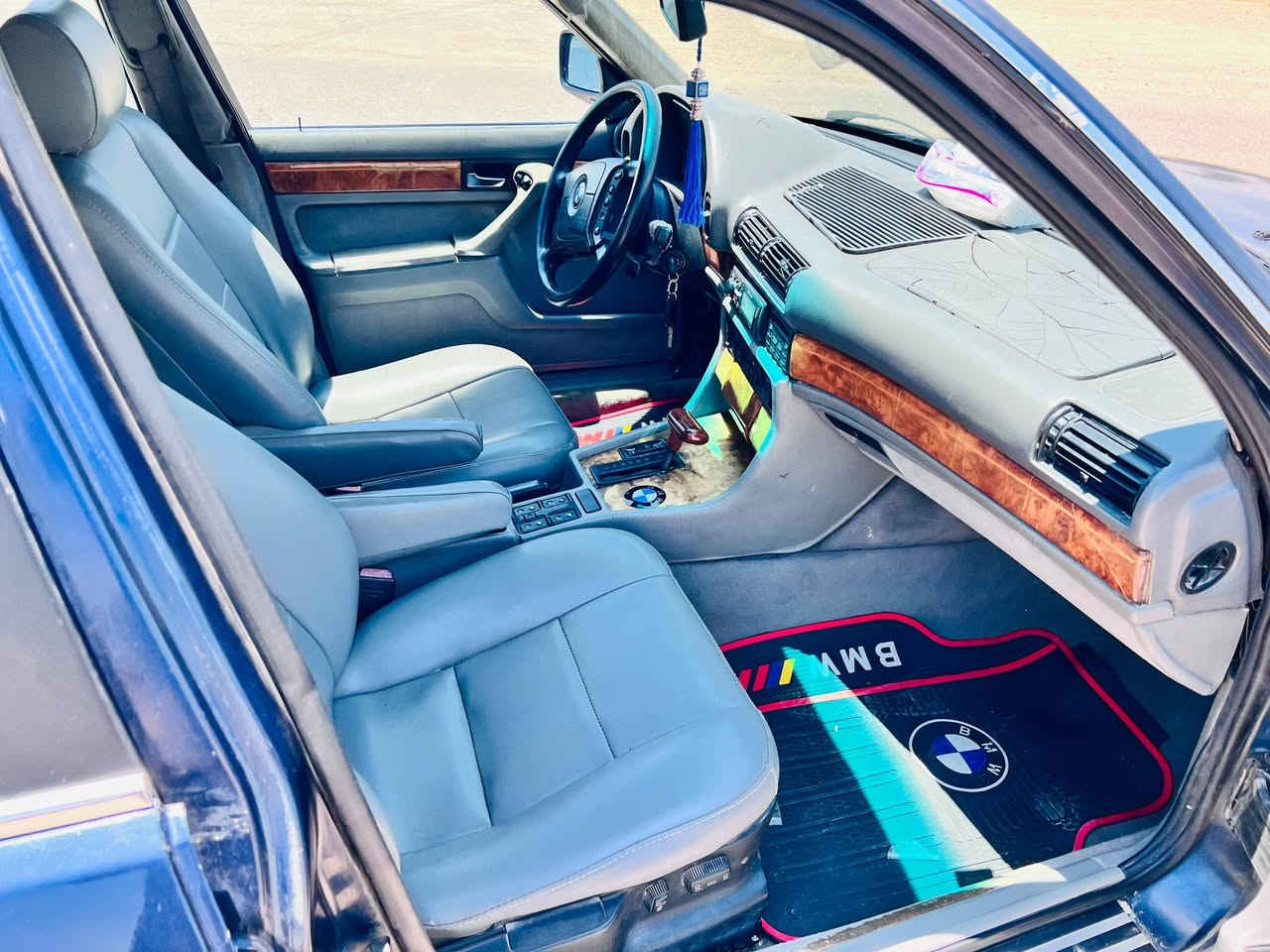 السلام عليكم للبيع BMW 730 مديل 92 رقم بغداد انكليزي سنويه لحد 29 تنفذ تحويل مباشر حدايه جديده
كير ومحرك واكسل شرط
السعر ٤٥ ورقه وبيها مجال
مكان السياره صلاح الدين تكريت (الزلايه) 
للاستفسار الاتصال على الرقم
***********
***********
