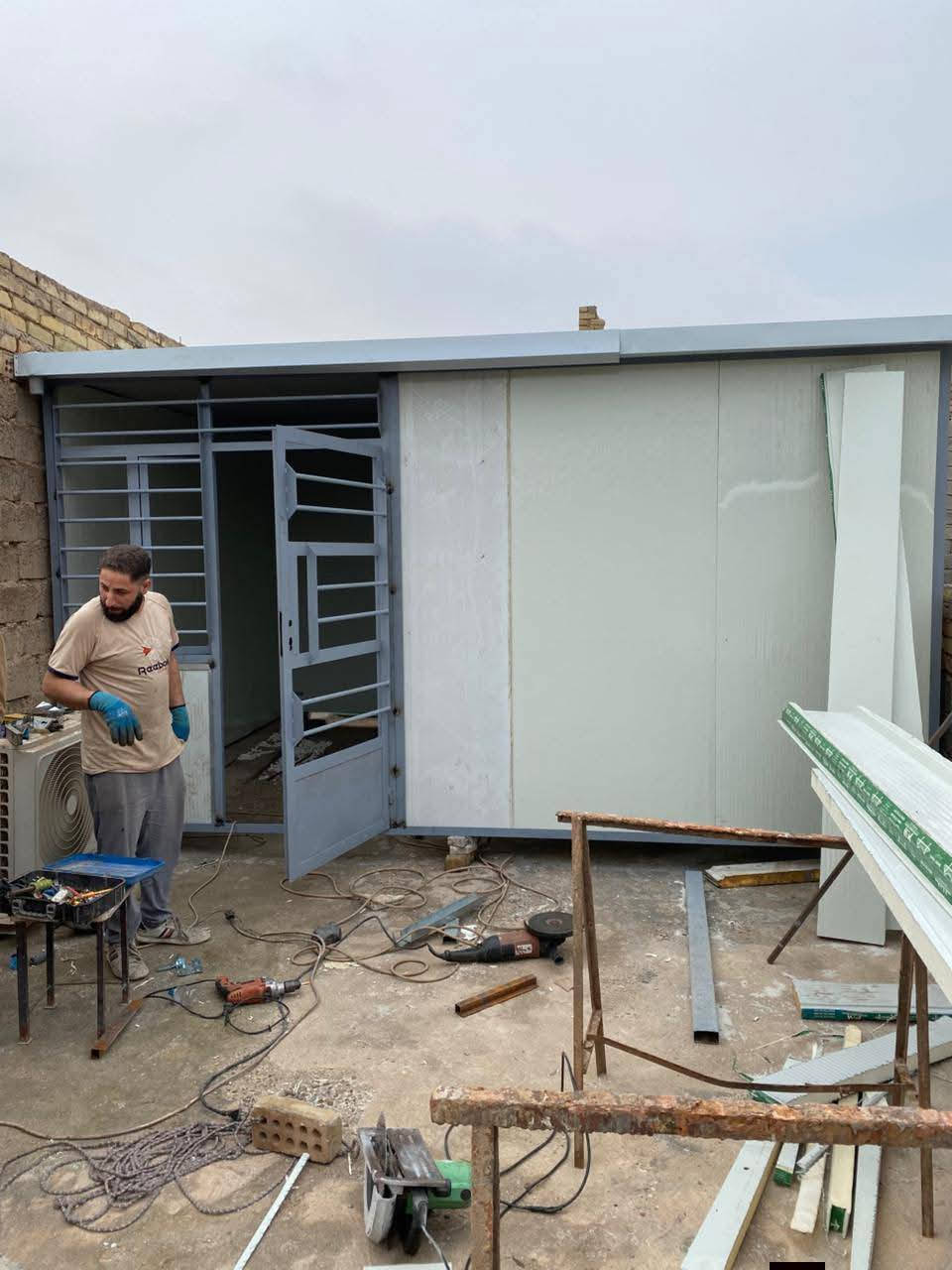 حداده الاتقان
عمل كرفانات السندويج 
العادي.     والضد الحريق 
باسعار. مناسبه 
باداره زيد. ***********
