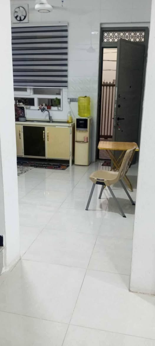 مكلفه بالنشر دار للبيع بهرز حي الشرطه نهايه حي القادسية طابق واحد 150متر طابو زراعي سند 25 السعر 85 للاستفسار ***********
