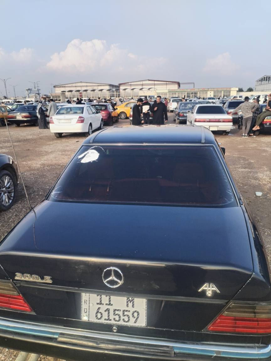 مارسدس دب
مديل ١٩٩٢
رقم انكليزي
بأسمي سنويه لل٣٠
مكينه جديده كير حداده تبريد كمبريسر جدبد ومن  ضربه مكفوله تخم تاير
باتري جديد
غرفه جديده
لايت زنون
اشاير لد
سياره جدن نضيفه
***********
السعر ٦٨ البصرة, العراق
