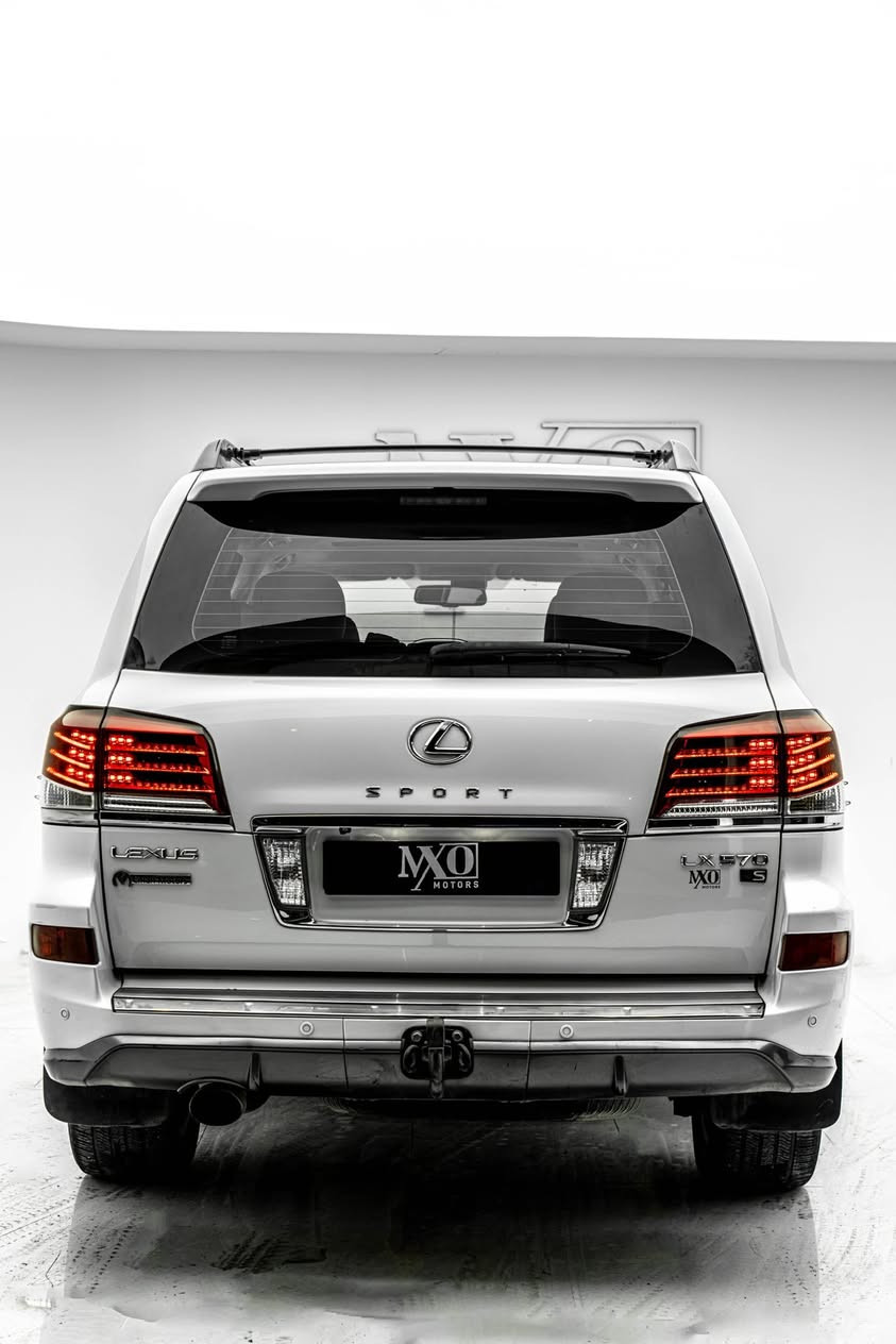 الفخامة اليابانية😍⚜️
Lexus LX570 2015
لكزس ال اكس ٥٧٠ ٢٠١٥

السيارة فول مواصفات (مقاعد تدفئة تبريد-ثلاجة-جكات تصعد و تنزل-ايبادات خلفية-رادارات و حساسات)

مكينة ٨سلندر حجم ٥.٧لتر تنفس طبيعي
ماشية 217,000 كيلومتر و بحالة ممتازة 

مكفولة كفالة عامة السيارة كلش حلوة و نظيفة
رقم و سنوية جديدة تحويل ثاني يوم 

السيارة موجودة ب دهوك معارض السيارات 
سعر السيارة (465$) ورقة و بيها مجال المزيد من المعلومات 👇🏻

كورك-واتس اب :-☎️***********☎️
