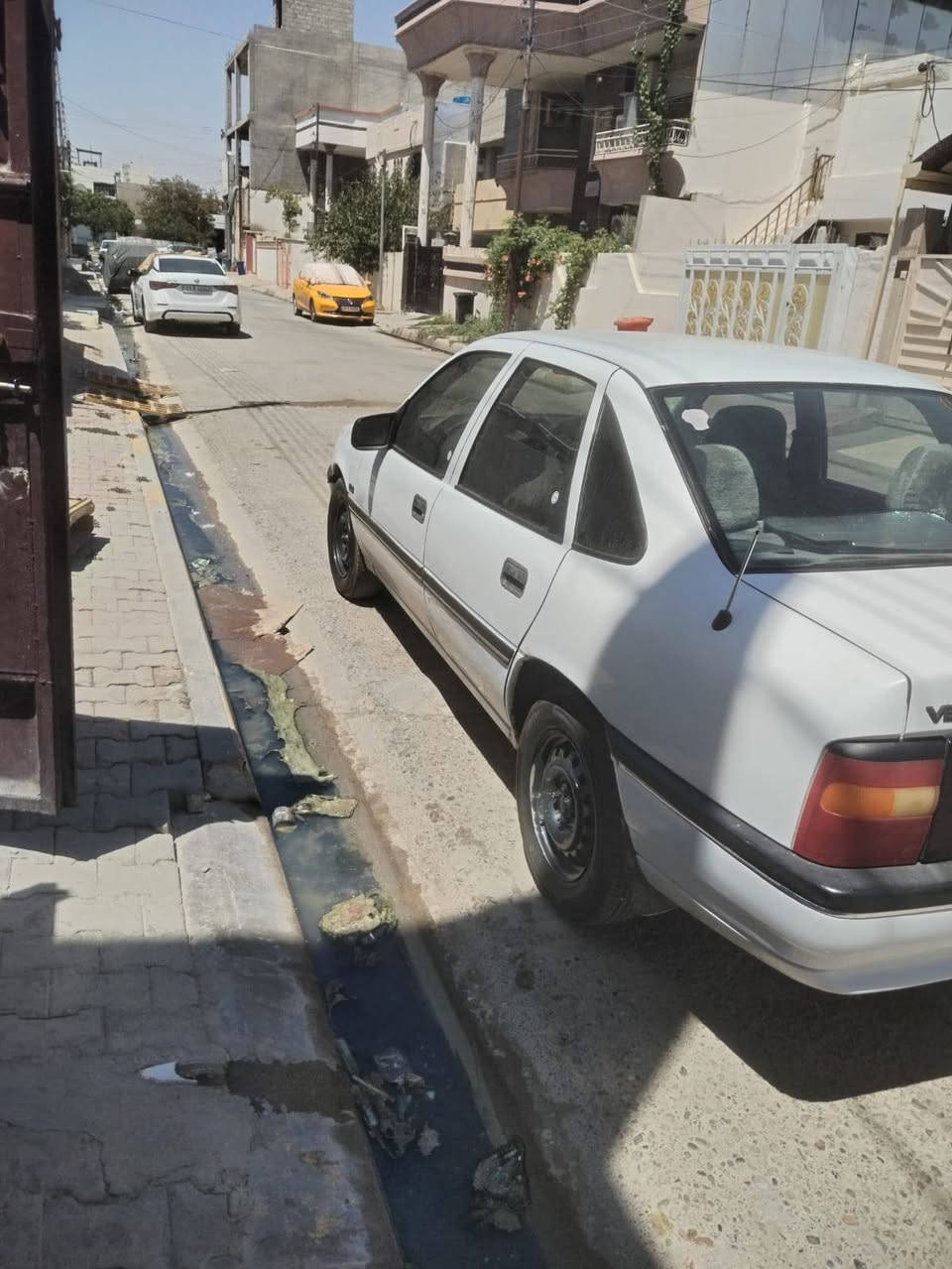 فكترا لون ابيض 
رقم صلاح الدين باسمي دولي 
تايرات تخم جديد قبل سبوعين شديتلها 
صدر جديد كهربائيات فول
سنوية لل 2028.
محرك 18
موديل 91 
بدون ضرر ولا ضربه بلاديه بدون خياس السعر 42 وبيها
 مجال  وذا من طرف ستاذ علي بيها مجالين
اليجي من طرفي يتدلل
للاستفسار الاتصال على رقم صاحب السيارة ***********
وحيا الله الشرايه
