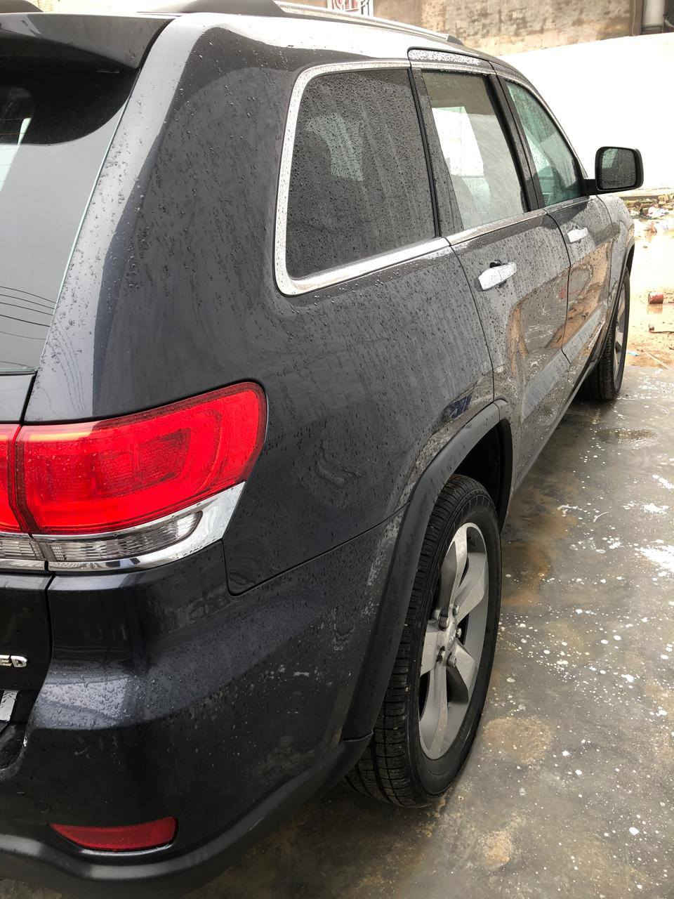 السلام عليكم ورحمه الله وبركاته
جيب موديل ٢٠١٥ وارد امريكي لمتد فول مواصفات كلين 
عداد المسافة ٦٤
مكفولة من الشخط 
اخوان السيارة بعدها بريحة الشركة 
للاستفسار الاتصال على الرقم  ***********
