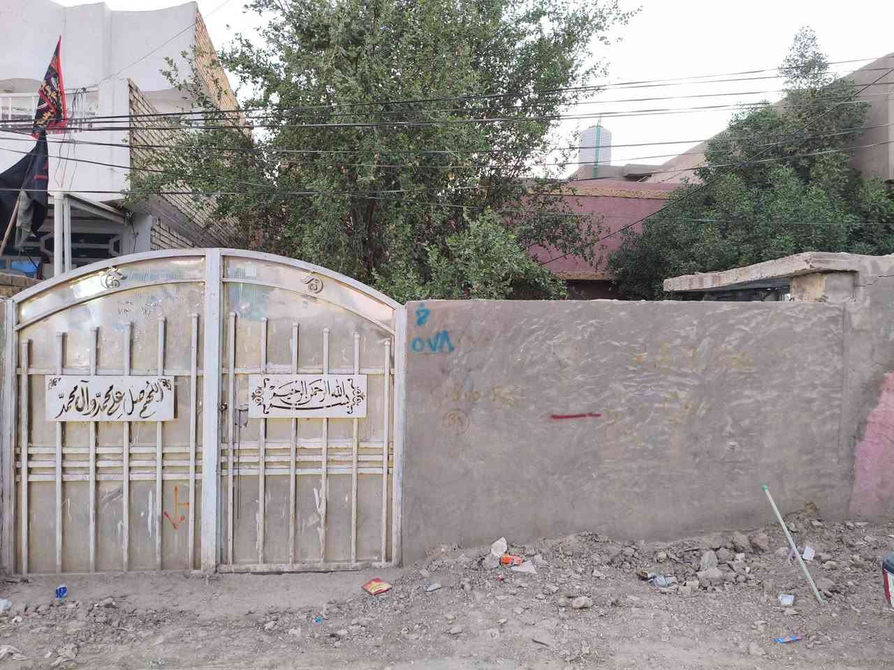سلام عليكم بيت مساحة250متر  حي لاكرمين فرع مقبيل ابو جورج طابق وحد حمام دخلي وخارجي غرفتين مثل موضح بصوره /***********
