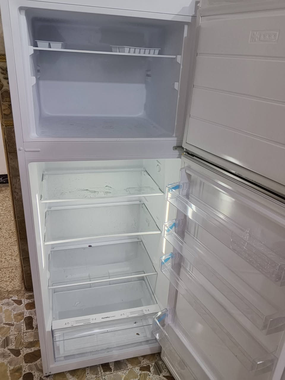 ثلاجة ڤستل جديده للبيع
***********
