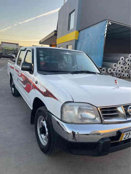 پیکاب نیسان ٢٠٠٦
ناو بۆر ڕەقەم باریک گێڕ و مەکینەی بەشەرت تەقە و ڕەقەی نیە 
سەیارەکە سێ پارچەی بۆیاخە جەمپێکی لای سایەقی هەیە 
سەقفەکەی دوو بستی بۆیاخە بێ وەرگەڕاو بێ بڕانەوە 
سعری ٩٠ گەڵا و مەجال 
هەولێر بنەسڵاوە 
*********** أربيل
