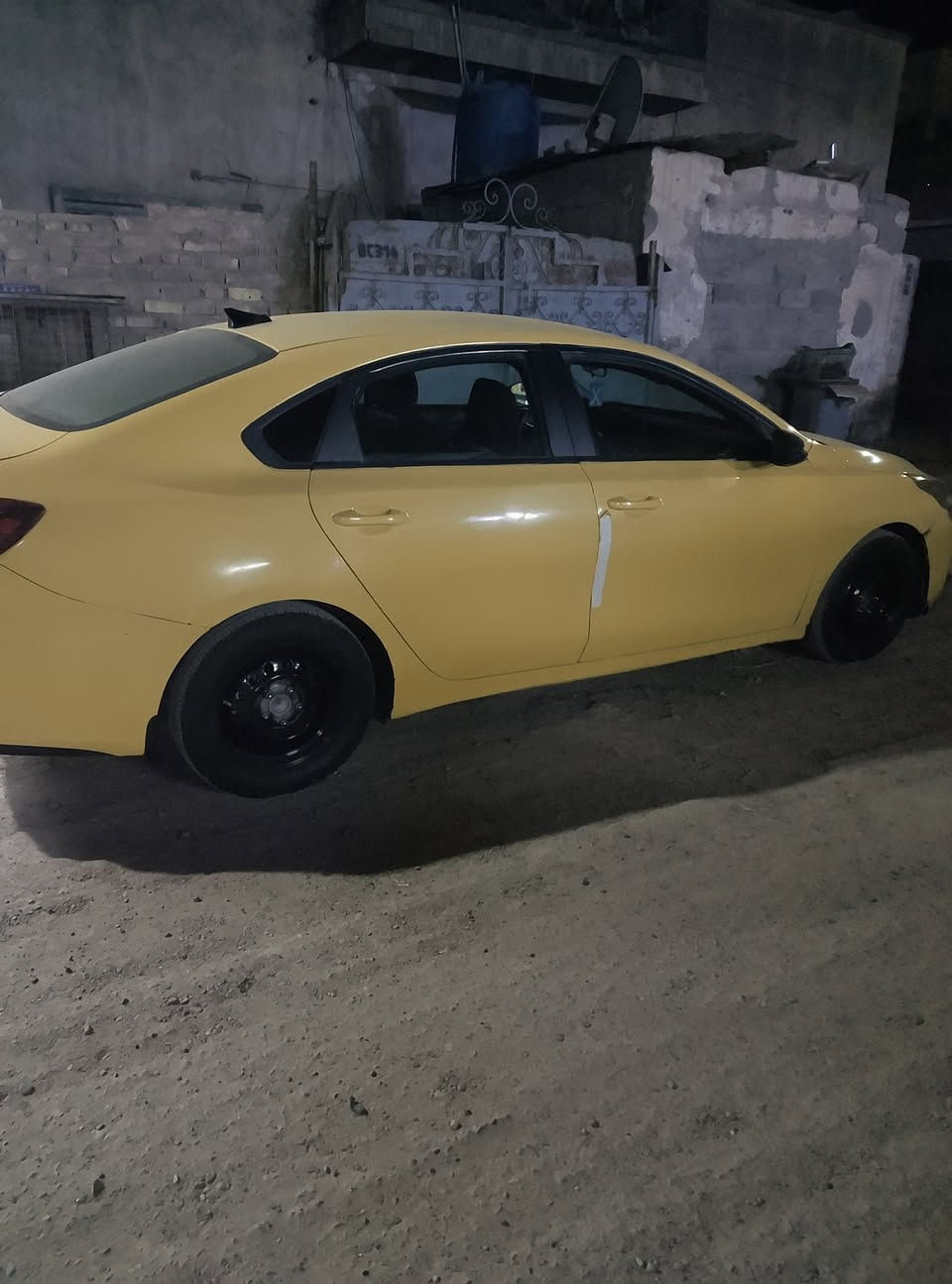 فورتي موديل 21صفره بغداد رقم انكليزي للبيع ،السعر110وبيه مجال كير ايتي محرك دوش رقم الهاتف ***********وباقي التفاصيل عل الاتصال
