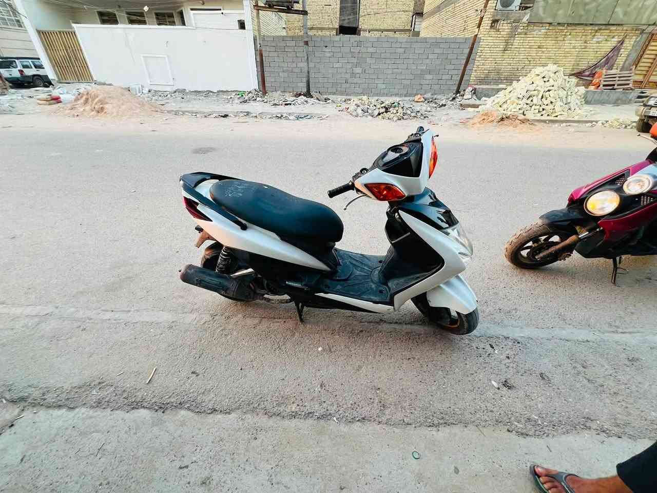 سلام عليكم سكنس لد لبيع دراجه كفر اصلي مكينه ما مفتوحه بيها صطره بل بستم العنون بغداد مدينة الصدر *********** السعر 450بيها مجال حك الجيه
