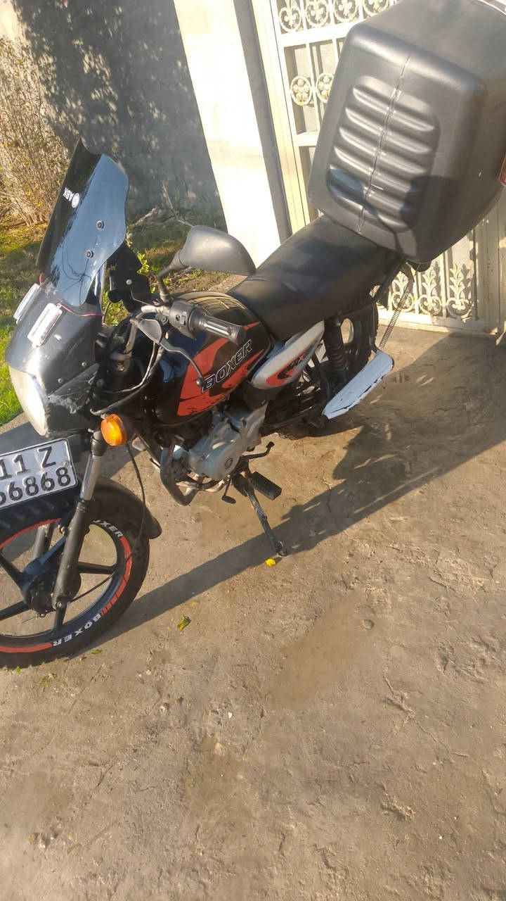 السلام عليكم
بوكسر 2021 جبلي مرقم تحويل ثاني يوم أوراقها كامله ما بيها اي نقص ماشيه 39 الف مكينه ممفتوحه مكفوله من كلشي نقصها فقط ستاند التعليك مكسور  سعرها 2200 مليونين وميتين مكاني بغداد الدورة شارع 60 
للاستفسار *********** متواجد رصيد و واتساب
