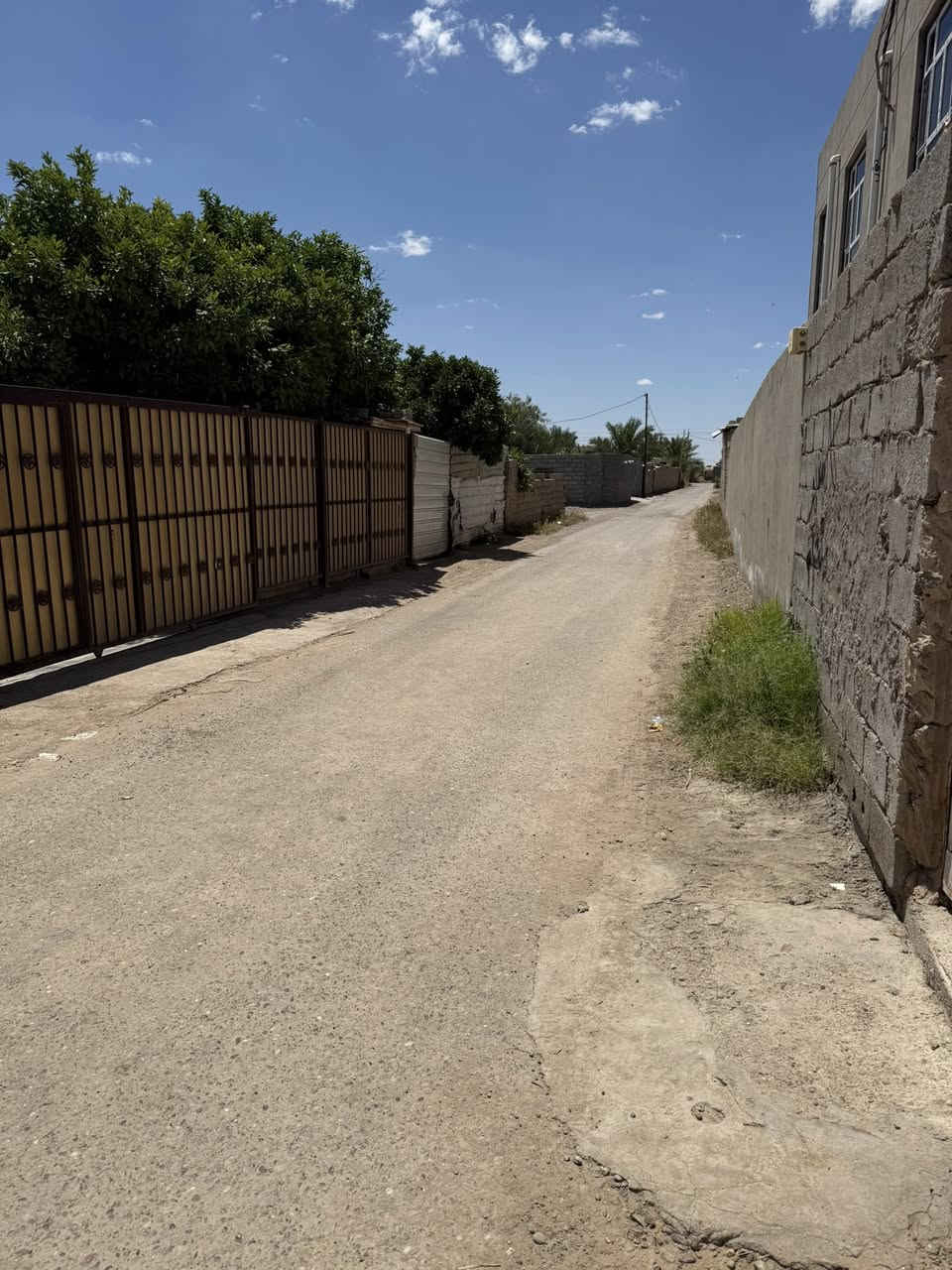 سلام عليكم بيت للبيع طابو زراعي مساحته 200متر  قرفه وحولي وصاله ومطبخ وكراج مكانه التاجي منشئه نصر باقرب مشروع الكويتي السعر 28وبي مجال شي قليل الاستفسار ***********/***********
