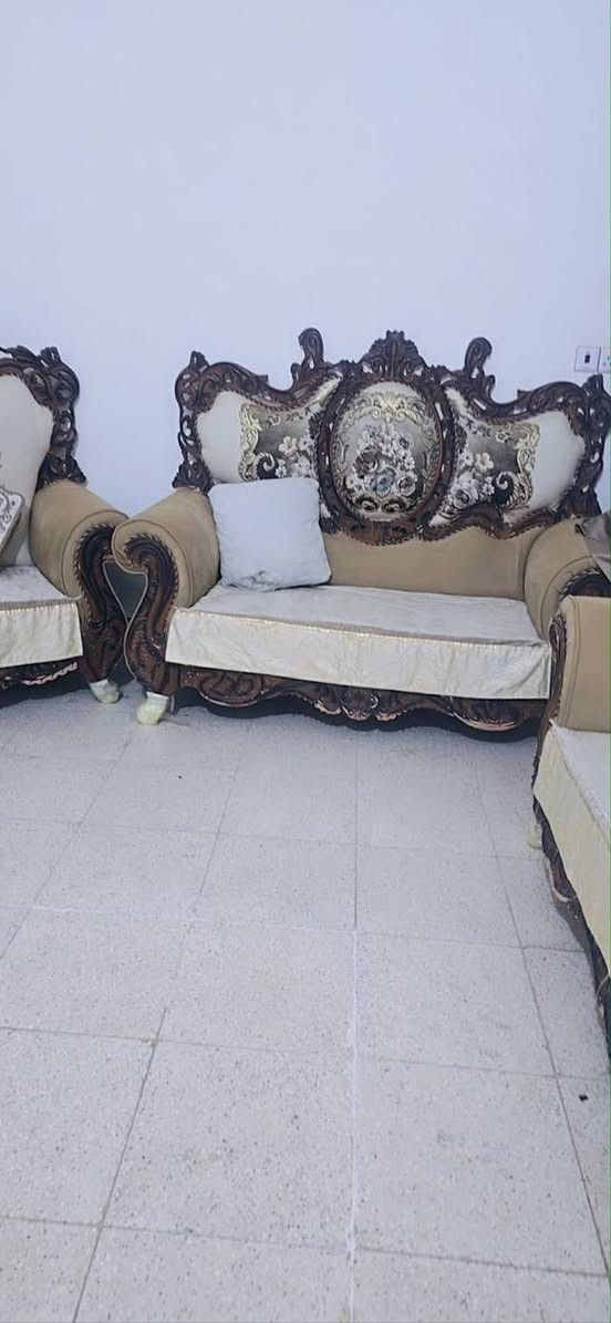 تخم ١٠ مقاعد نظافته مثل مبين بلصور السعر ٤٥٠
وبي مجال استفسار اكثر اتصل مكاني حولي ١٠٠
استفسار *********** كربلاء, العراق
