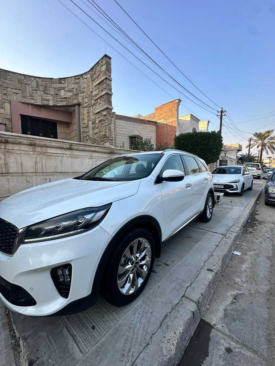 كيا سورنتو 2018
خليجي رقم بغداد 
محرك سته سلندر

بصمه 
جنطه كهرباء 
كراسي كهرباء 
شاشه وكامره واريل نفكيشن
حساسات اماميه خلفيه
سبعه راكب 

السياره ماشيه 82 الف 

مكفوله من الصبغ والبارد والتبديل

السعر 24000$

***********
