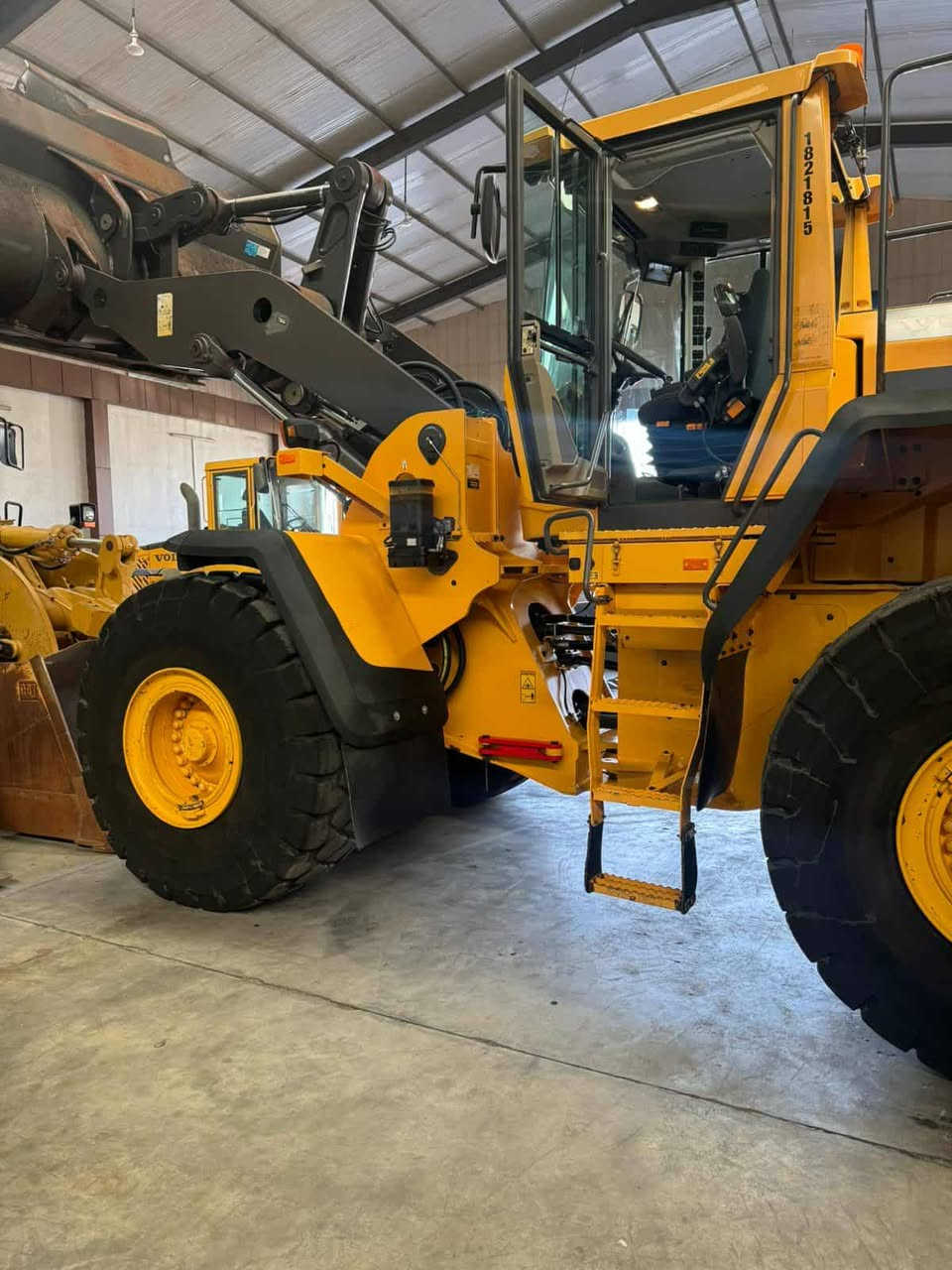 شؤفار ڤالڤؤ بؤ فرؤشتن للبيع حجم 180G موديل 2013
زؤر خوينه همو گيني بشرته رقم تليفون ***********
