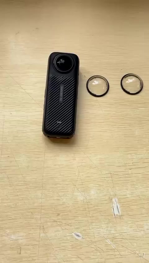 عدسات الـ 360 X3 X4. X5 بارزة وحساسة جداً، لذا الحماية هي الخيار الأول لكل مصور. احمِ استثمارك اليوم!
المميزات الرئيسية:
• زجاج بصري فائق: مصنوع من مادة الـ Optical Glass التي تضمن عدم تأثر جودة الصورة.
• صلابة مذهلة: مقاوم للخدوش (Scratch-proof) والكسر حتى من الأجسام الحادة.
• نقاء بنسبة 99%: يحافظ على الألوان الطبيعية ووضوح الـ 8K بدون أي تشويش.
• حماية متكاملة: طبقات مقاومة للضباب، الماء، والانعكاسات المزعجة.
• تركيب سريع: يتم تركيبه وفكه بسهولة تامة عن طريق التدوير.
📦 محتويات العلبة: قطعتين من الواقي + مناديل تنظيف احترافية.

پارێزەری لێنزی کامێرای Insta360 X4 - پاراستنێکی تەواو بۆ چاوەکانی کامێراکەت! 🛡️📸
ئەگەر دەتەوێت بەبێ ترس و دڵەڕاوکێ لە هەموو بارودۆخێکدا وێنە بگریت، ئەم پارێزەرە پێویستییەکی سەرەکییە:
• ماتریالی شووشەی ئۆپتیکاڵ: دروستکراوە لە شووشەیەکی زۆر کوالێتی بەرز کە کار ناکاتە سەر ڕوونی وێنەکانت.
• زۆر بەهێز (Super Hardness): دژە ڕوشان و شکانە، تەنانەت بەرگەی بەرکەوتنی شتی تیژیش دەگرێت.
• ڕوونی بێوێنە (High Clear): ڕێژەی تێپەڕبوونی ڕووناکی تێیدا %99ـە، واتە ڕەنگی ڕاستەقینەی وێنەکان وەک خۆی دەهێڵێتەوە.
• تایبەتمەندی فرە چین: خاوەنی چینی دژە تەم (Anti-fog)، دژە ڕەنگدانەوەی ڕووناکی، و چینی دژە ئاوە.
• بەستنی ئاسان: بە سووڕاندن (Rotate) زۆر بە ئاسانی دەبەسترێت و لێدەکرێتەوە.
📦 ناو کارتۆنەکە پێکهاتووە لە:
٢ دانە پارێزەری لێنز.
١ سێت وایپسی تەڕ و وشک بۆ پاککردنەوە.

📞 للحجز والاستفسار: [***********]
