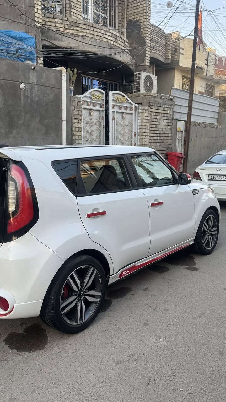 السلام عليكم صول 2017
نص فول بلاس وارد امريكي 
حادثها بدايه البنيد بدون ايرباك وبدون دواخل لا لغد ولاشاصي مكفوله 
تخم تاير جديد 
ادامه محرك قبل سبوع 
كير AT محرك 2000
تحكمات جهتين 
وبعد بيها هواي مواصفات السياره ربع متصرف عليها استخدام بيت 
مكان السياره بغداد الحبيبيه 
***********
‏‭0772 262 1485
