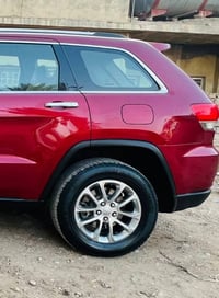 اخوان اريد اراوس هذا الويل الي بالسيارة الحمرة حجم 18 ويا تخم تاير جدي...