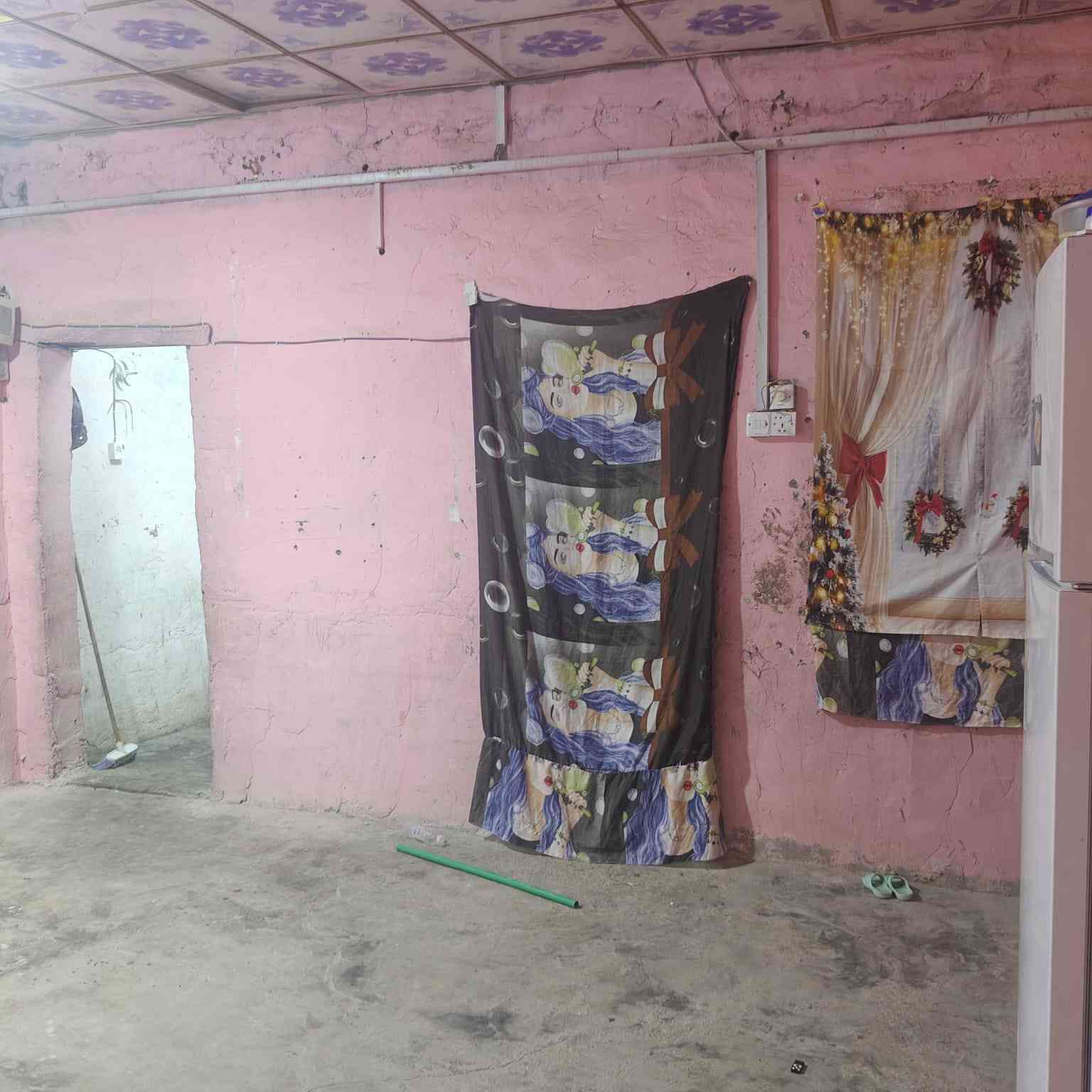 بيت حواسم للبيع في الزبير الشمالية خلف مدرسة الرازي يحتوي على غرفة وصالة ومطبخ وحمام
 السعر 7 ملايين
للاتصال ***********
