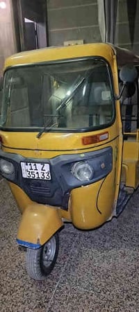 تكتك باجاج ٢٠١٨للبيع رقم انكيلزي مبدل محرك كامل وجديد وتخم تايرات جديد...