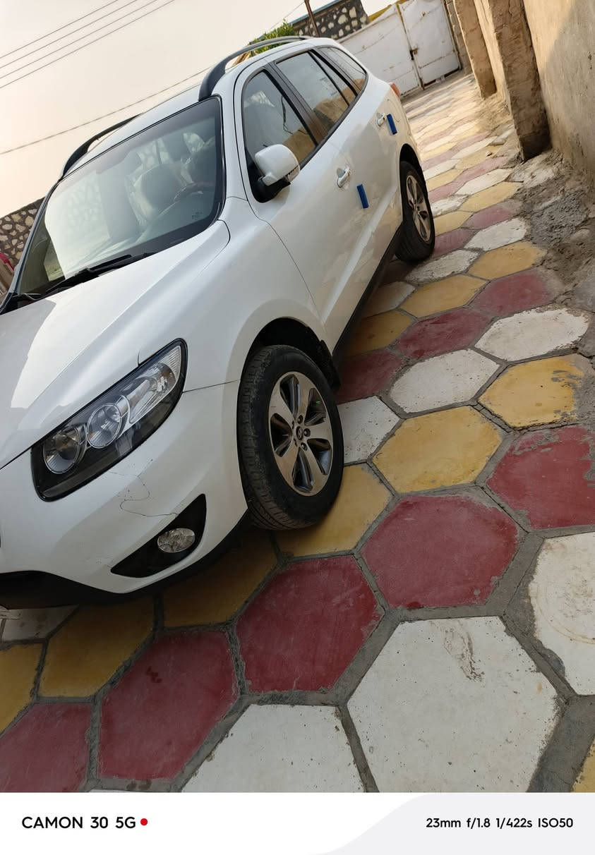 السلام وعليكم سنتافي للبيع موديل 2012 سياره جديده ماكينه وكير كفاله ماكينه 6 سلندر سياره كلش حلوه فول مواصفات وجاهزه رقم بغداد تخم تاير جديده تبريد ثلج شاشه وبيها قطعتين باب الصدر وجاملغ سعر 138 وبيها مجال المكان بابل القاسم رقم الهاتف. ***********
