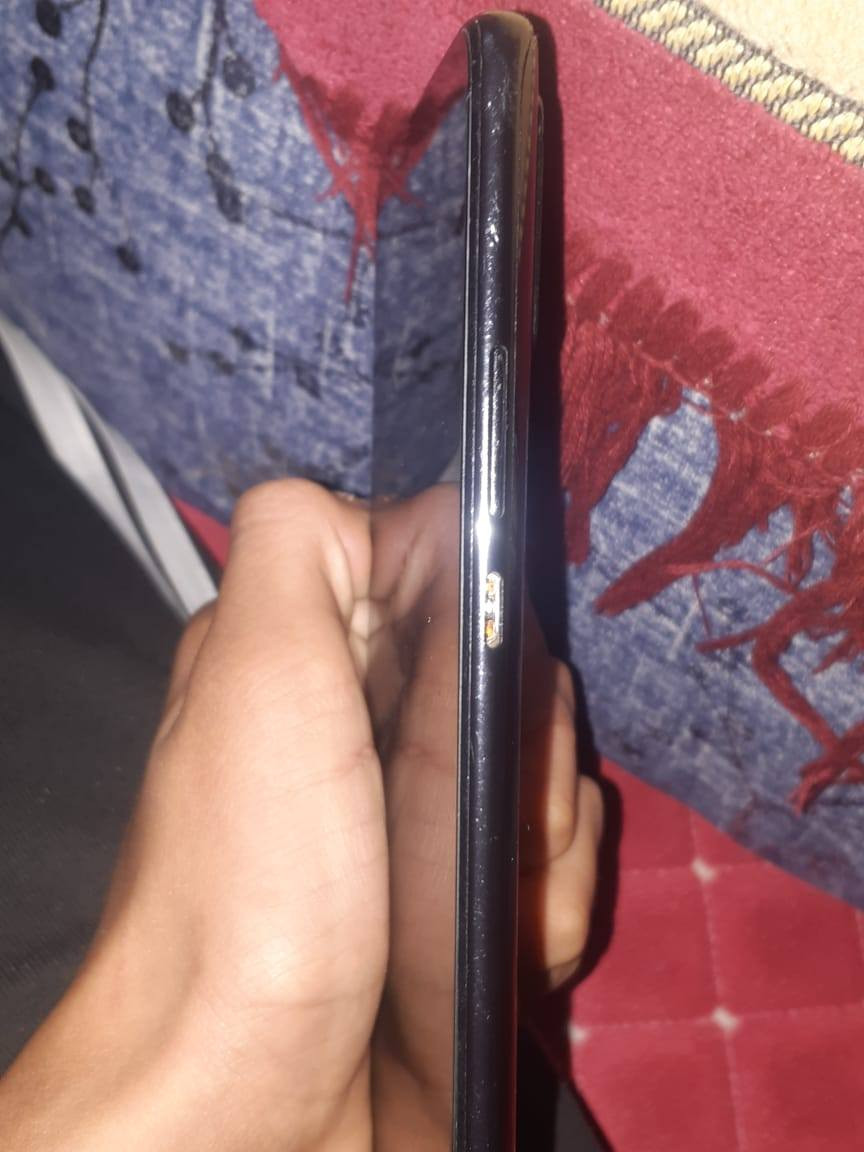 سلام عليكم عندي هاذا التلفون يرادله دكمه وبي كسور بشاشه وشويه حرك قيم وخذ مكاني الرامادي الرقم ***********
