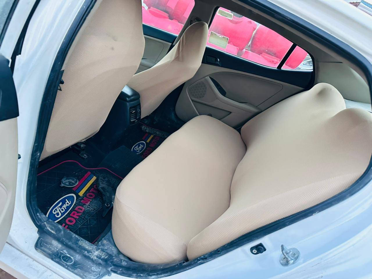 للبيع اوبتيما خليجي موديل 2011 محرك 2000دوش
سنويه ورقم مجددا سياره بيه حالوب بسيطط وبيه جاملق خلفي صبغ بدون دواخل شرط الفحص حداديه تخم تايرات 
سدر امامي خلفي كله جديدد تبريد تدفئة كله شغاله مواصفات تحكم استيرن شفتات تبريد خلفي 
السعر 118 وبيه مجال بسيط جدا جدا 
***********
