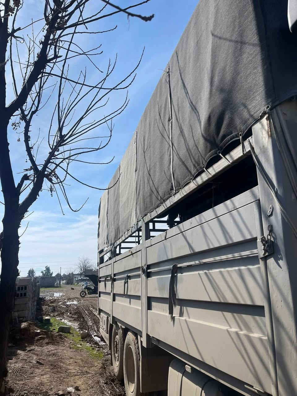 بدي حمداني طول 7.25ارتفاع 3 جوانب متحركه سعر20ورقة وبي مجال مكان سليمانية ***********
