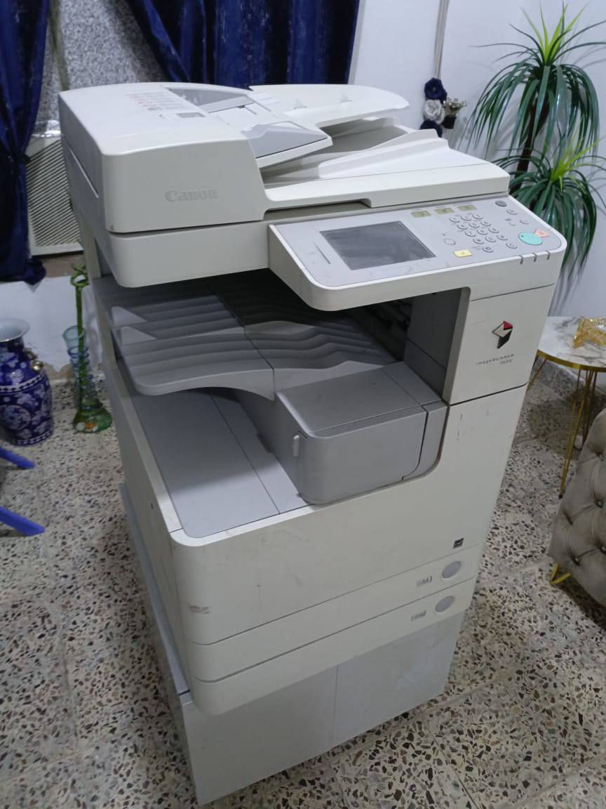 جهاز استنساخ ابيض واسود كانون رقمه 2530 يسحب
 30 نسخه بالدقيقة وبيه فيدر يسحب وجهين للملازم الدراسية يفيد الدوائر الحكومية والمدارس وطلبة في البيت ويسحب ورق A4  و  A3 حبرها باودر سعر الحبر 10 الف للاتصال واتساب ***********  السعر  300 دولار
