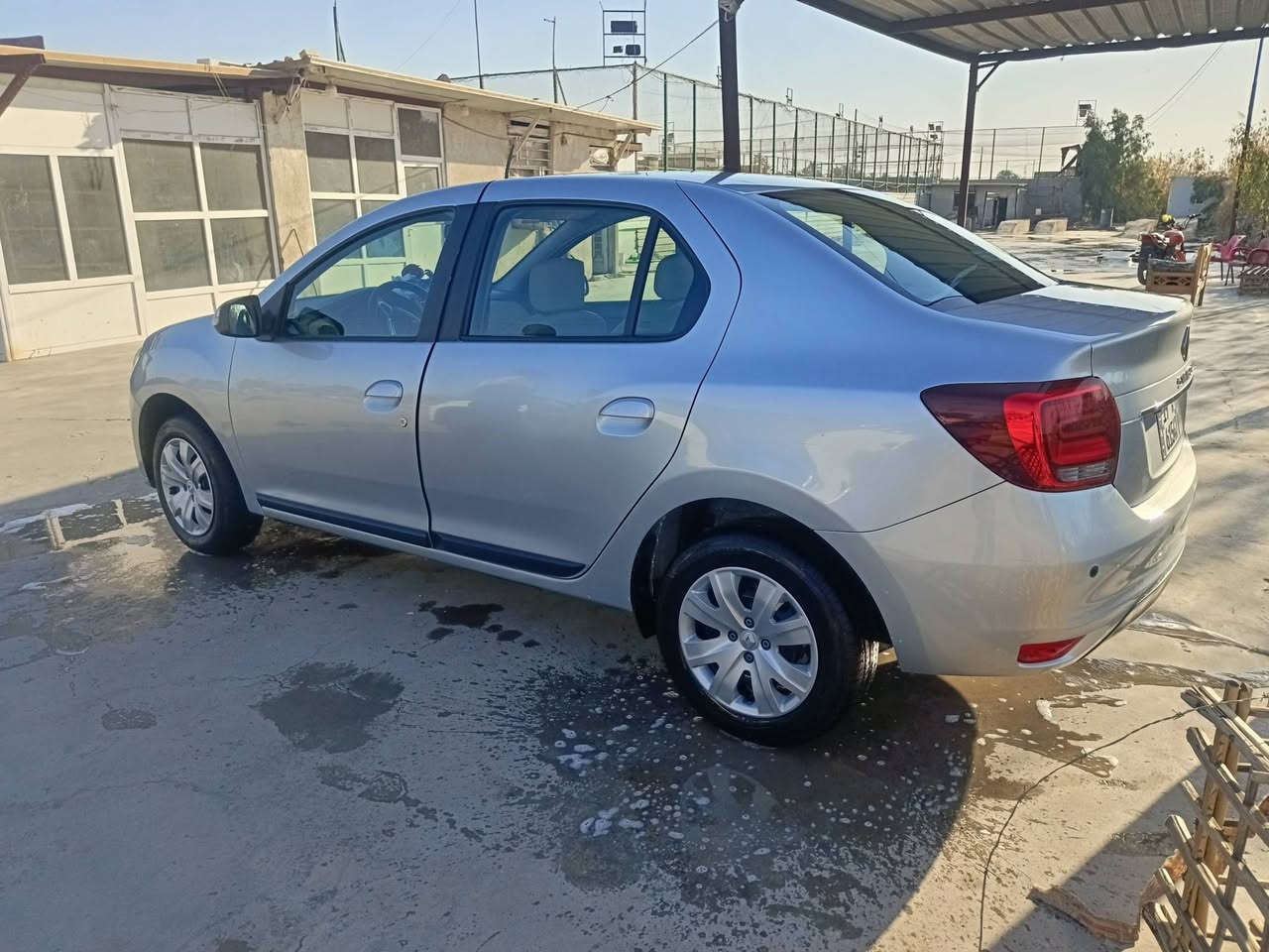 رينو سمبل موديل 23 السيارة جديده 
رقم كربلاء فول مواصفات 
مكفولة كفالة عامة بعدها زيرو ماشيه ٢٩ الف 
بعدها بضمان الوكالة 
دهن كله بالشركة 
سيارة من البيت للدوام فقط 
مطلوبه استقطاع مباشر ماستر كارد 
سعرها 98 وبيها مجال بسيط 
مكاني كربلاء 
***********
