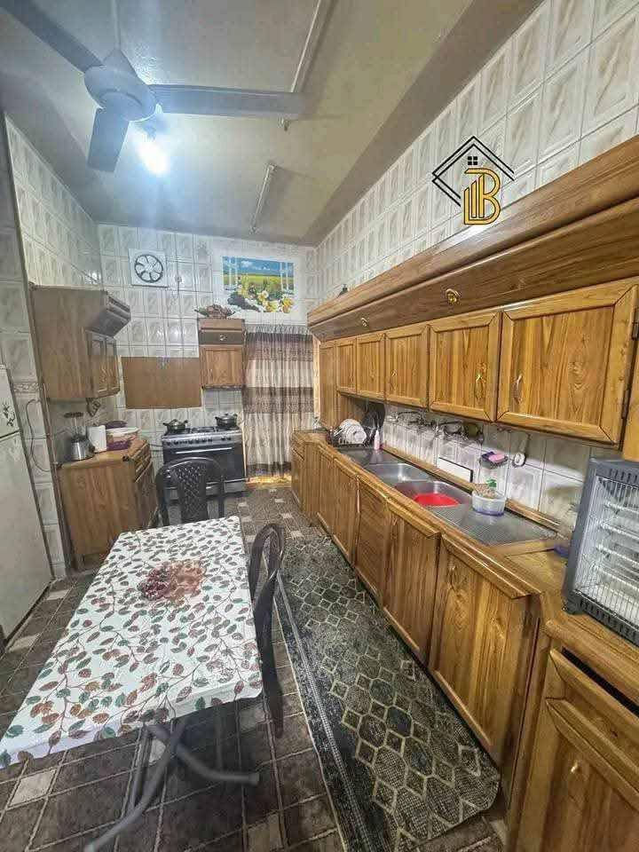 المساحه 375 متر واجهه 15 ونزال 25

الديوانيه العروبه الثالثه قرب كلية الطب

طابقين كونكريت مسلح

الطابق الاول يحتوي على //غرفتين نوم استقبال كبير مع غرفة طعام

صاله ومطبخ

حديقه +كراج سياره

صحيات داخليه وخارجيه

الطابق الثاني يحتوي على // صاله + غرف نوم عدد3

فقط الصحيات قيد الانشاء

التواصل ***********
