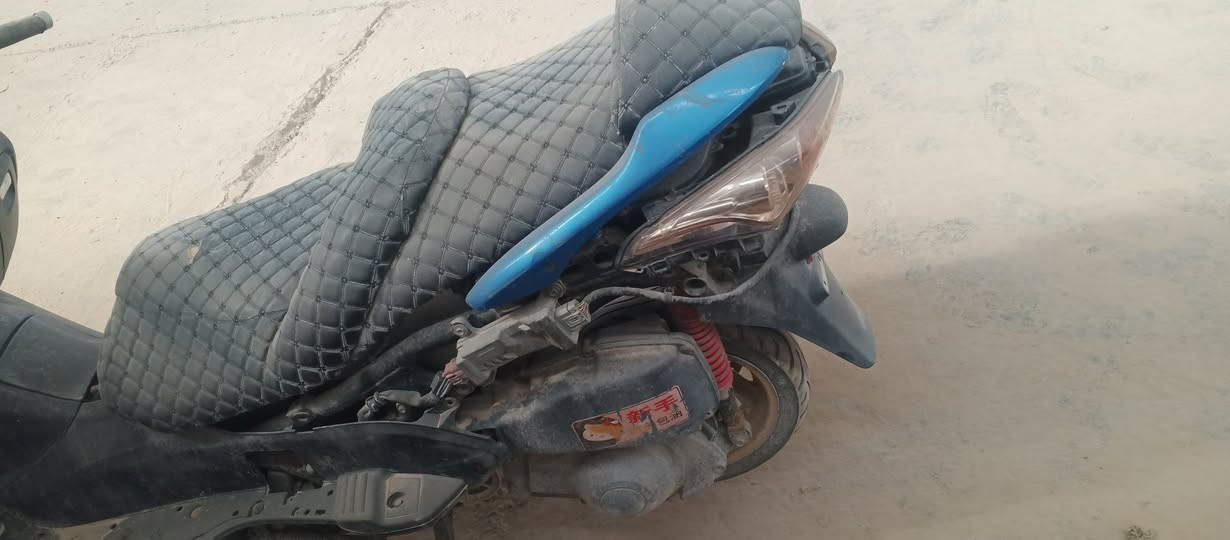 السلام عليكم رمضان كريم عليكم 
فورزا 80للبيع 
متروكة نقوصاته باتري + التأير ينزل كل فترة ورة ما نفخه + المكينة تبخر 
كهربائيات شغاله إشارة لايت بصمه بك لايت عدادات كله شغال 
كل التفاصيل مذكورة .
السعر 325 النقوصات يوكعن من سعرها


**إذا كنت صاحب هذا الإعلان وتريد حذفه لأي سبب، رجاءا أرسل رسالة إلى الدعم الفني**