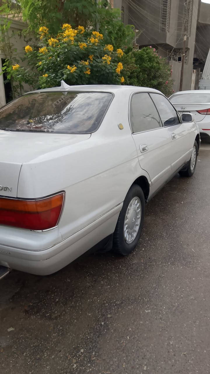 السلام عليكم تيوتا كراون طبه منفصل سياره حلوه و جديده مال جناي مكفوله من صبغ وضربه بيه ملاحضات بسيطه كلش الاستفسار ***********
