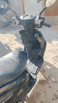 السلام عليكم دراجه للبيع سكنس نثيه 110ياباني اصلي  دبل اشاره شغال لايت شغال هورن شغال سكن شغال 
كج بانزين شغال كيلو متر شغال 
الدراجه نضيفه او ما متعوبه من 
المحل للبيت ما طالعه اوراق كامله 
دهن صارلي يومين من بدلته دراجه 
حلوه وا كفراتهه الصليات مو تجاري
سعر الدراجه 650 وا بيهه مجال لطيبين وا كل خطوه الف هله
المكان بغداد المعامل الاتصال عله الرقم
*********** وا موجود واتساب
