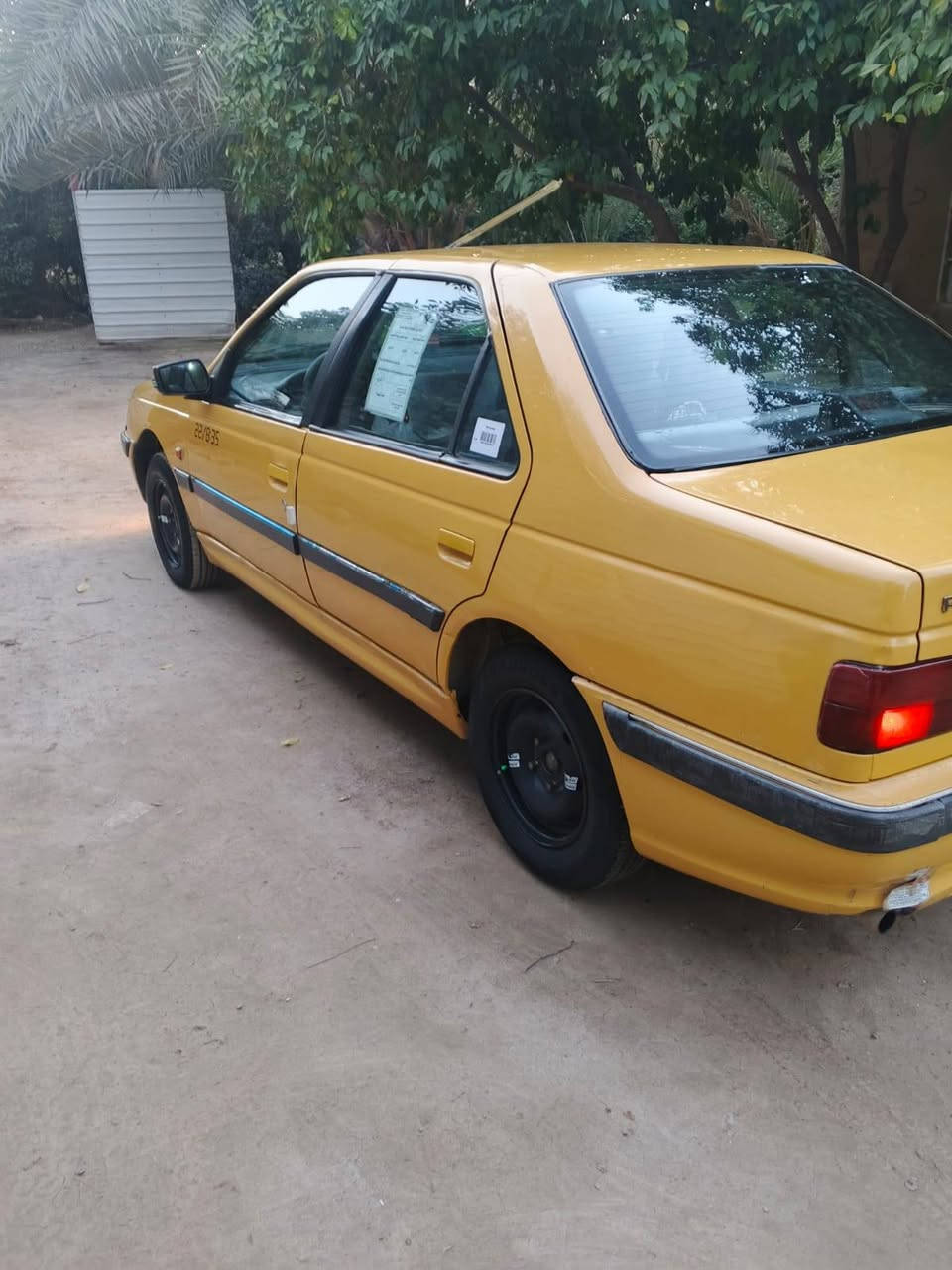 السلام عليكم بيجو بارص موديل 15 مكينه وكير كفاله  بيها بنيد مصبوغ والهلال الخلفي صبغ رقم النكليزي 
السعر 42 
بغداد التاجيات
***********
