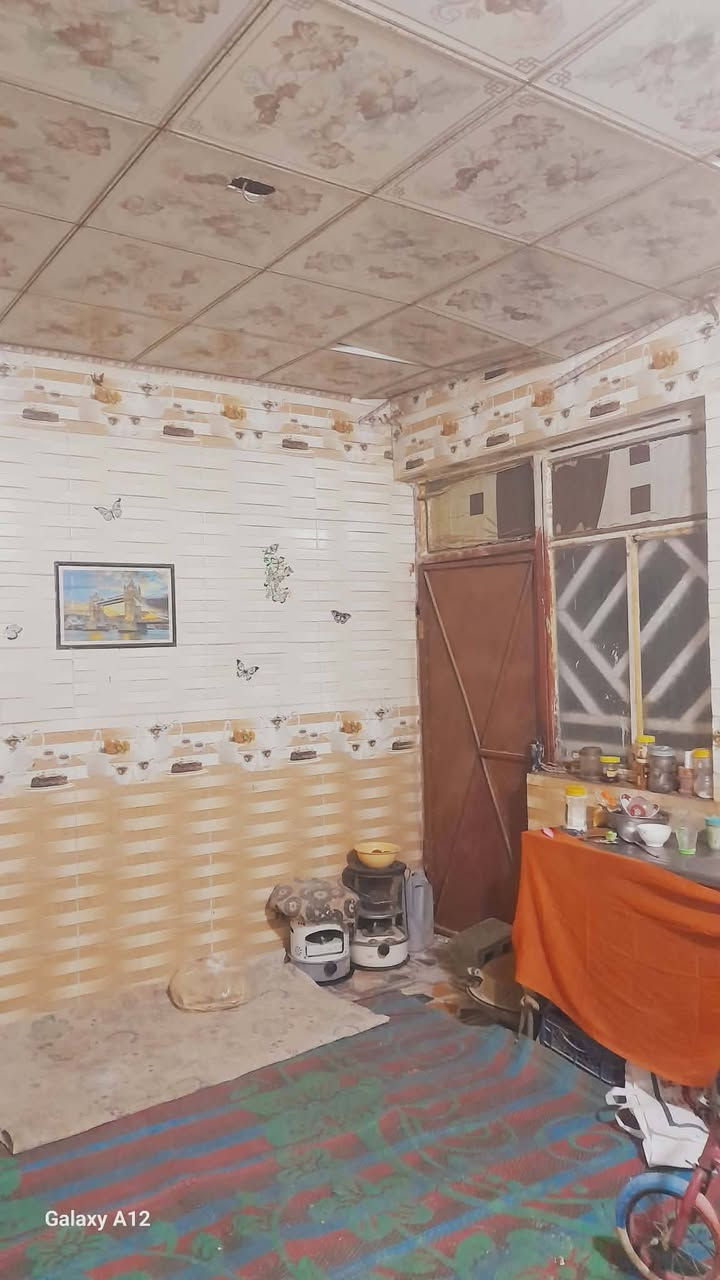 السلام عليكم بيت للبيع 100 متر بسمي بحي عصام وره السجه ثالث بيت مقابيل المولده حاليا امئجره 125 الف مستعجل عله بيعته السعر 26 بيت حلو ومرتب من الداخل مثل ماشوفون *********** اني صاحب البيت
