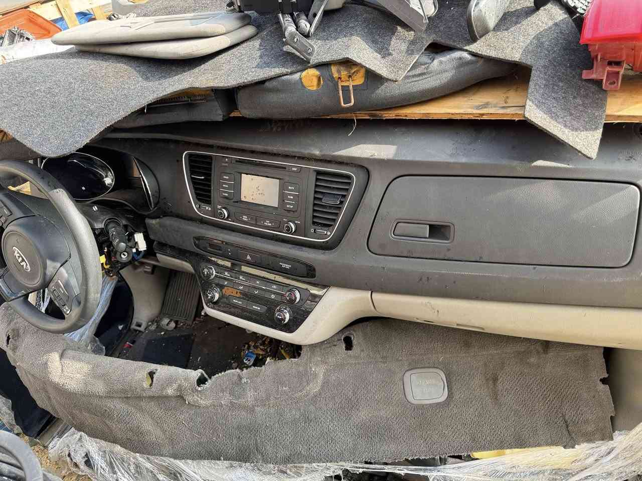 تفصيخ كيا سيدونا 2017
حجم المحرك 3300 GDi 
توصيل موجود 
*********** 
واتساب
