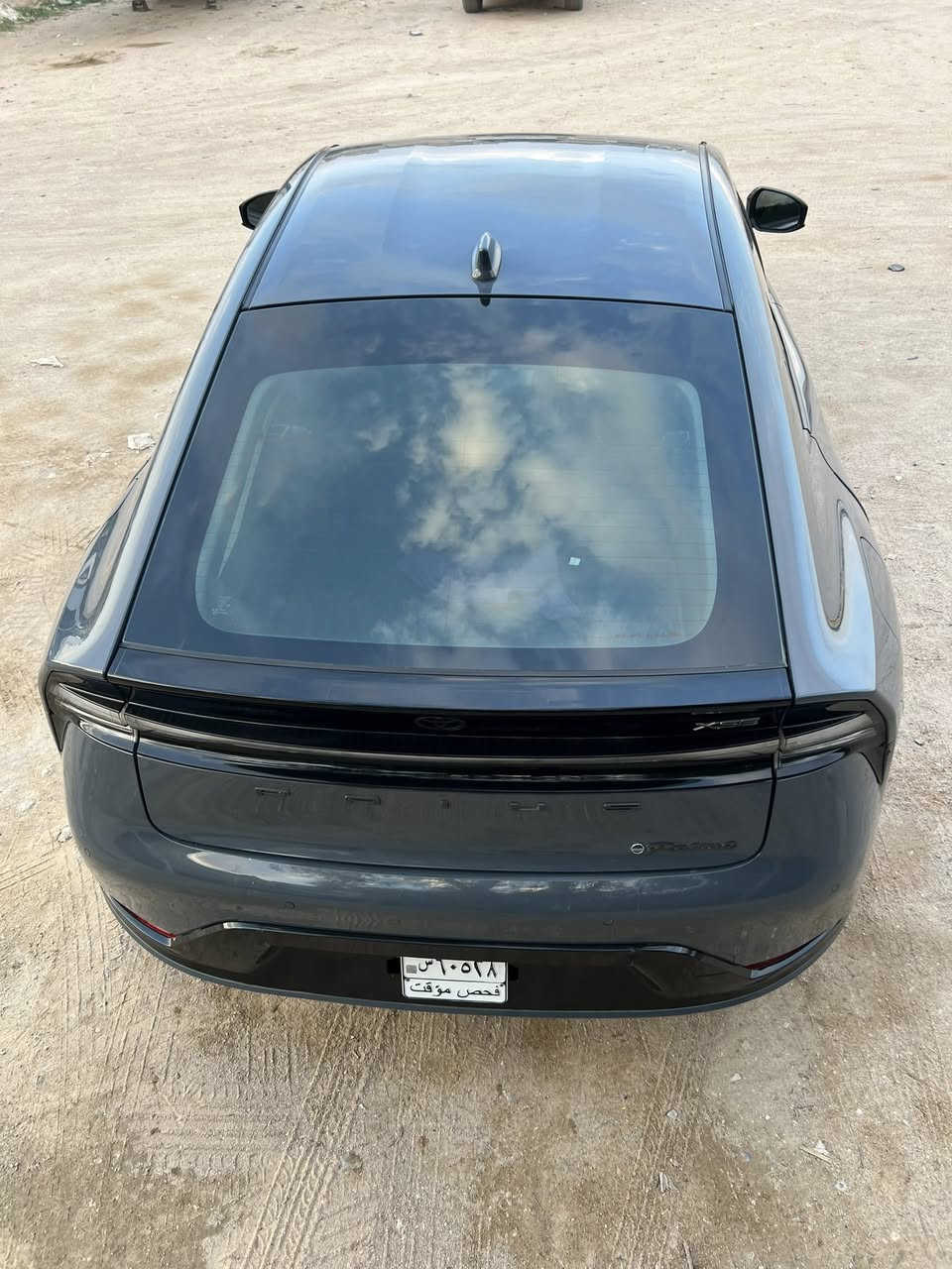 سلام عليكم سياره بريوس (Prius) موديل ٢٠٢٤ ماشيه 5000 وهي سيارة هايبرد (بنزين + كهرباء) ومشهورة جدًا بقلة صرف البنزين  بيها ضربه بل جاملق فقط باقي مكفول رقم هاتف ***********
