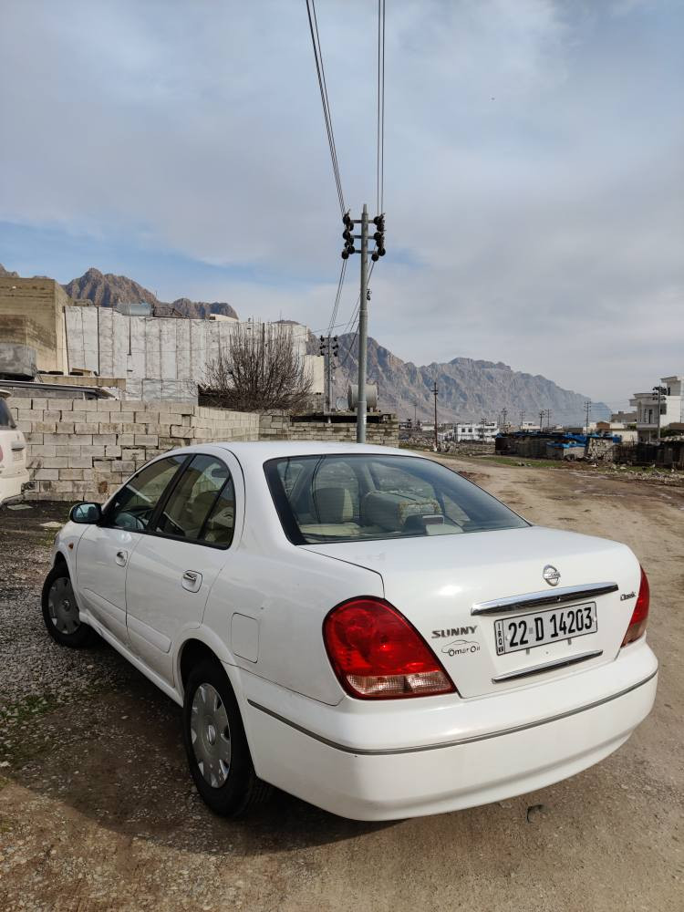 نیسان سەنی 2009 سپی بەفری مەکینە سپی گێڕ عادی چوار جام کارەبایی   سەنەوی تا 2029نوێیە چوار تایەی نوێ بێ مەسرەف ماڵی دۆست  گێڕ مەکینە تەبرید تەقەو ڕەقە بەشەرت دوو پارچەی بۆیاغە چملغ و دەرگای سایەق.
نرخی :دەفتەرێک و معامەلە
***********
شوێن ڕانیە رانية, السليمانية
