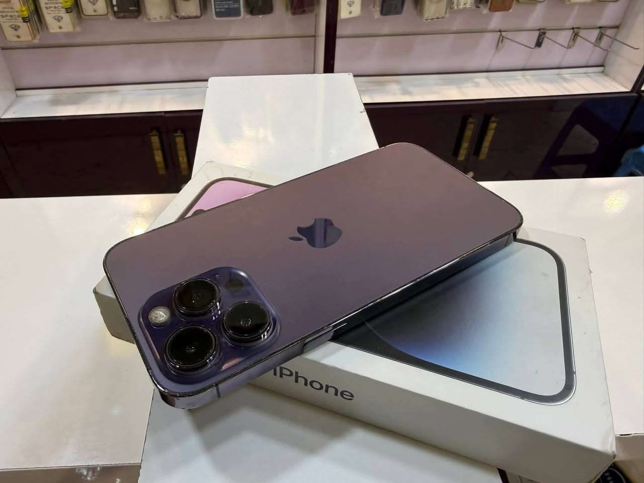 14 برو ماكس
شرق اوسط 
بطارية 87
ذاكرة 256
مستبدل شاشة فقط 3خيارات 
مراوس بريد ماجك 
مكان كربلاء 
***********
