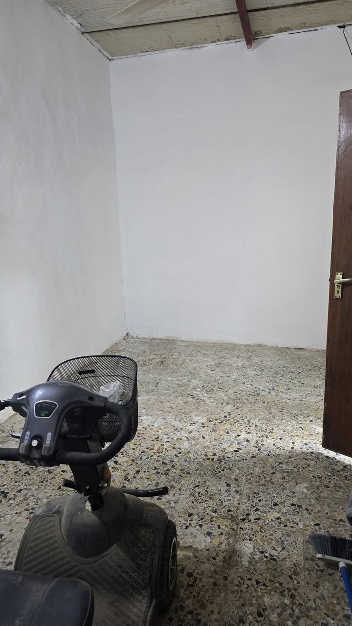 السلام عليكم بيت للأيجار السقف سندويج والارض كاشي غرفة و هول و حوش ومطبخ وحمام وحديقة وتواليت سعر الأيجار 200 الف العنوان البصرة ابي الخصيب محيلة شارع الوسطي متوفر  رقم الهاتف للتواصل
***********
