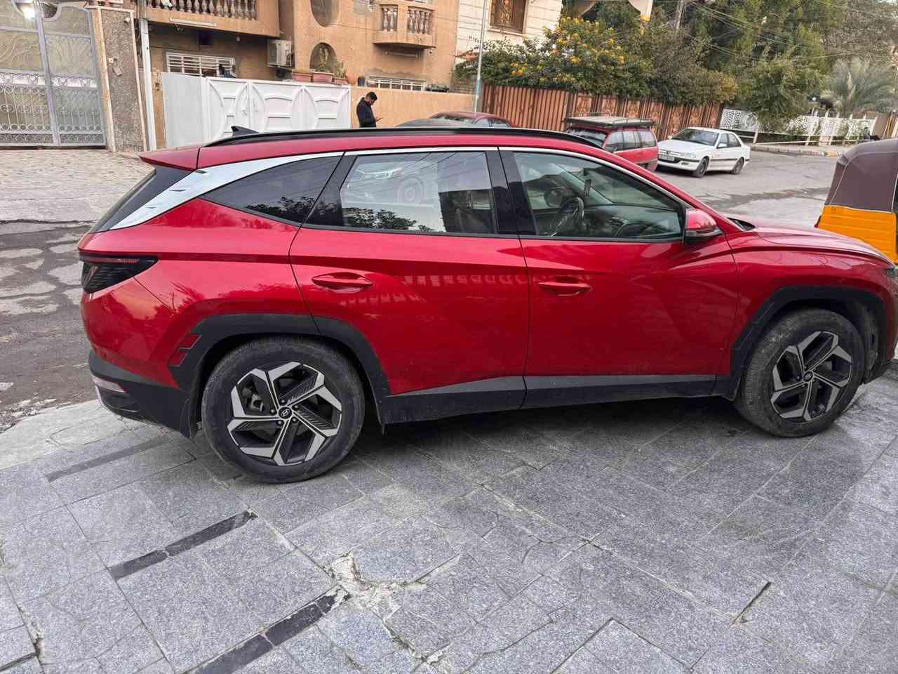 توسان 2023 فول مواصفات كامرات محيطيه تحكم ب الرمونت فتح بنوراما رادار امام رادار خلفي مواصفات الفول معروفه  تدفئه وتبريد ب الكشنات ماشيه عشرين الف 
السعر ١٩٤.  
*********** بغداد, العراق
